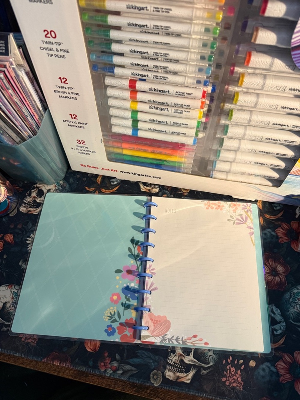 Disney happy planner, Snow White notebook. Comes with floral lined paper. New - Picture 3 of 4